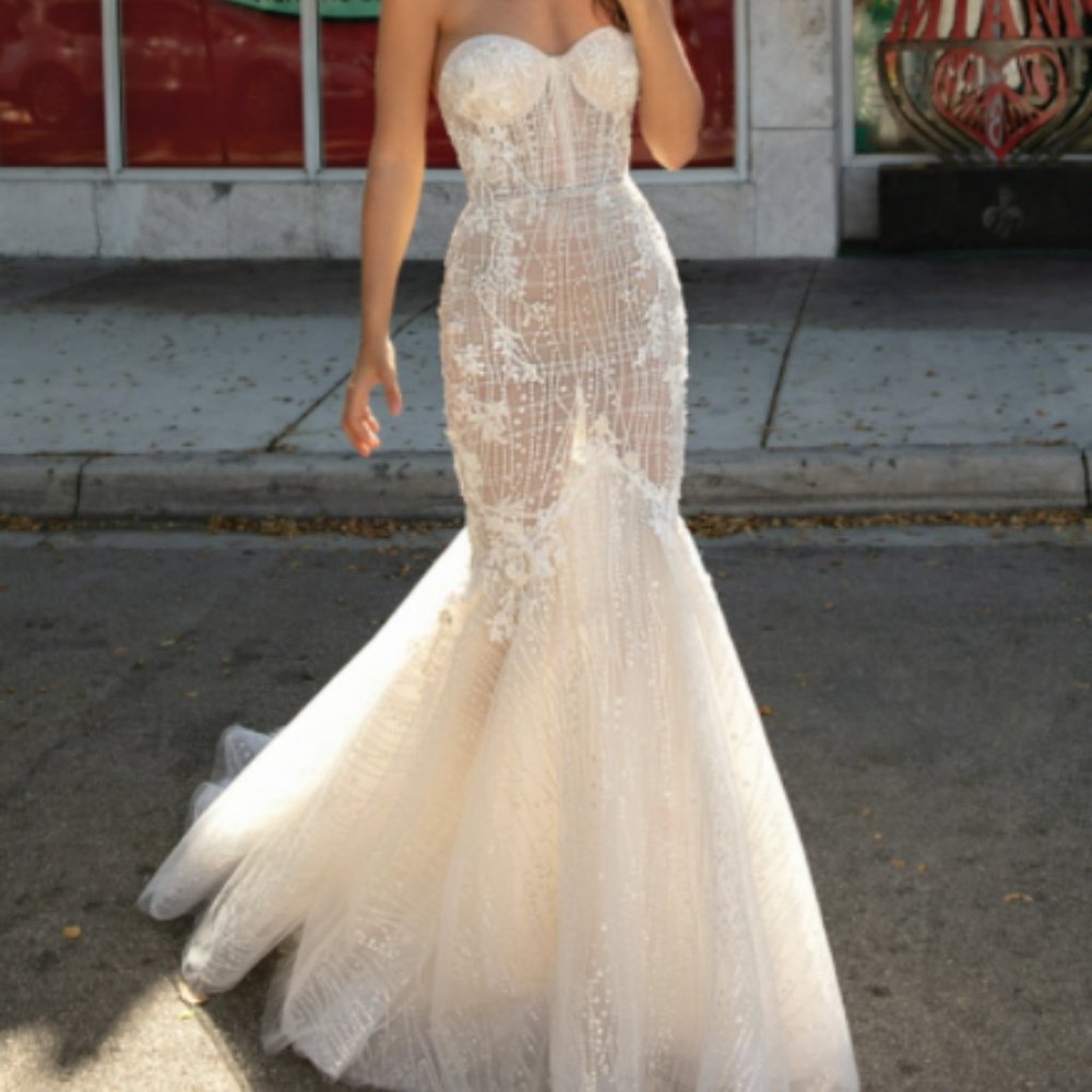 Berta 19-08 Wedding Dress Size 36